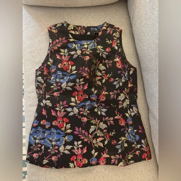 Ann Taylor - Floral Jacquard Crew Neck Top in Iconic Red - Size 6 NWT - Picture 4 of 8